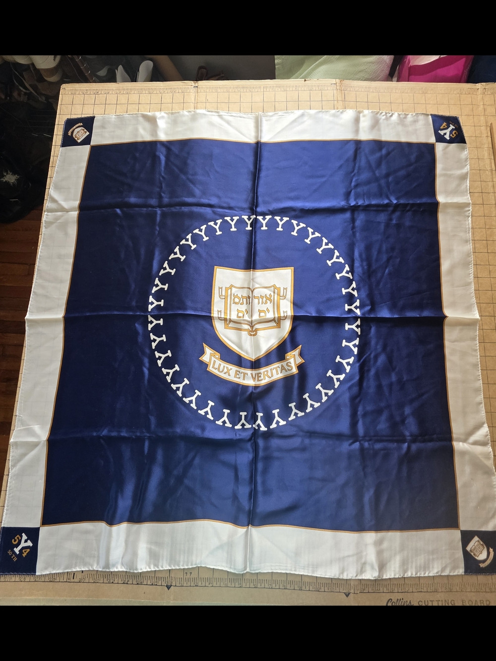 Yale University Lux et Veritas Commemorative Scarf Blue White Gold 33x34